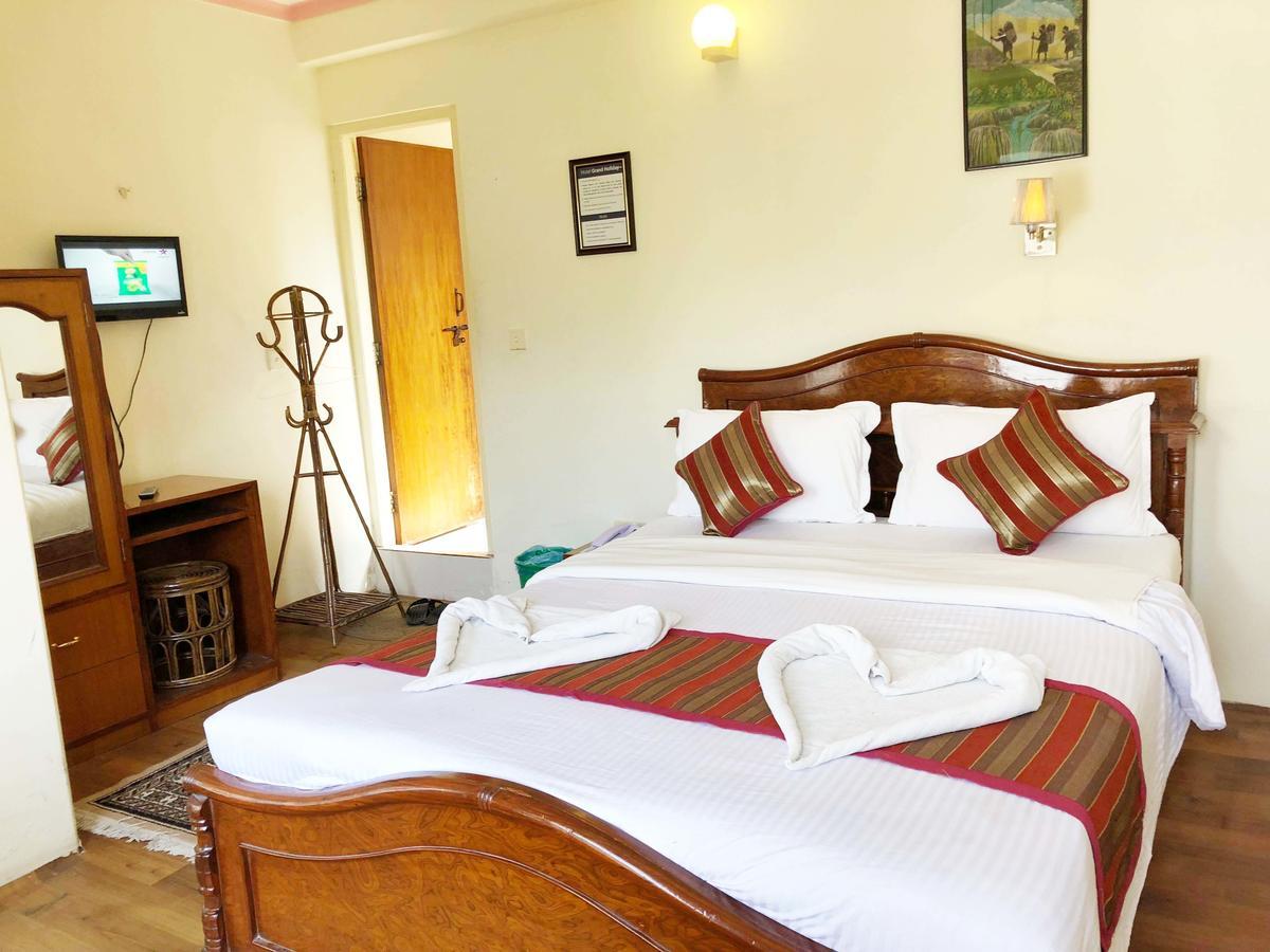 Hotel Grand Holiday Похара Екстериор снимка